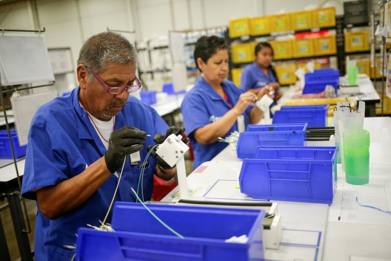 La reactivación se tiene que dar de manera escalonada (Foto: Reuters / José Luis González)