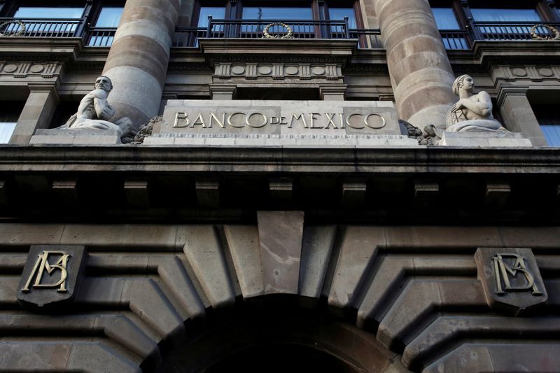 FOTO DE ARCHIVO. El logo del banco central de México (Banco de México) se ve en su edificio en el centro de la capital mexicana. Febrero 28, 2019. Foto tomada el 28 de febrero de 2019 REUTERS/Daniel Becerril/