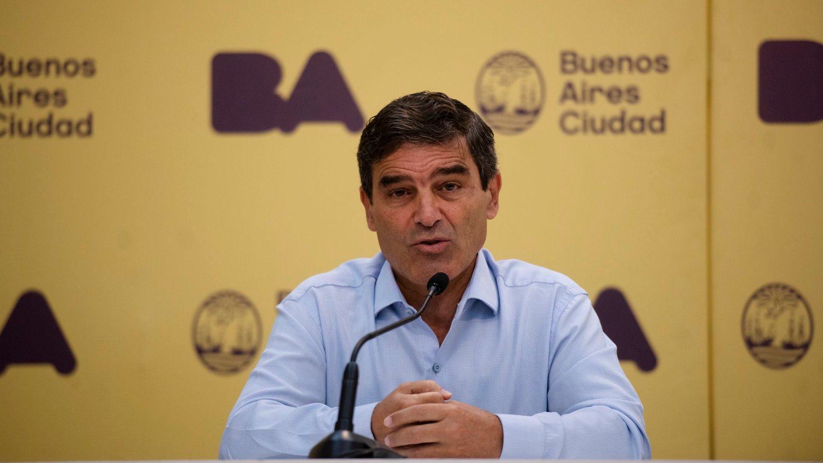 El ministro de Salud, Fernán Quirós, habla durante una conferencia de prensa actualizando información respecto al corona virus en la Ciudad de Buenos Aires el lunes 9 de marzo de 2020. (Crédito: Adrian Escandar)