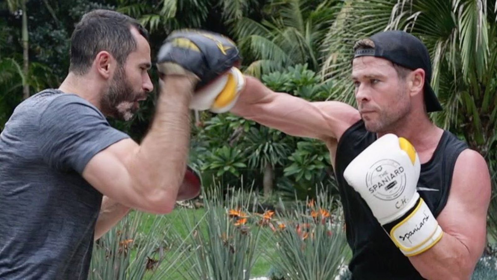 Su gran amistad con el matrimonio Hemsworth-Pataky ha llevado al español a convertirse en uno de los personal trainers que forman parte de la app de entrenamiento, negocio fundado por los actores en 2019