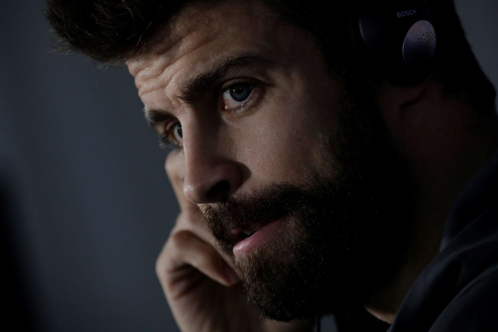 El defensor del Barcelona, Gerard Pique, durante una conferencia de prensa en Cataluña. Foto: REUTERS/Ciro De Luca