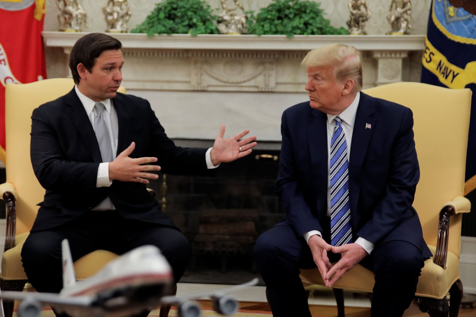 Trump con el gobernador de Florida, Ron DeSantis, el 28 de abril de 2020 (REUTERS/Carlos Barria)