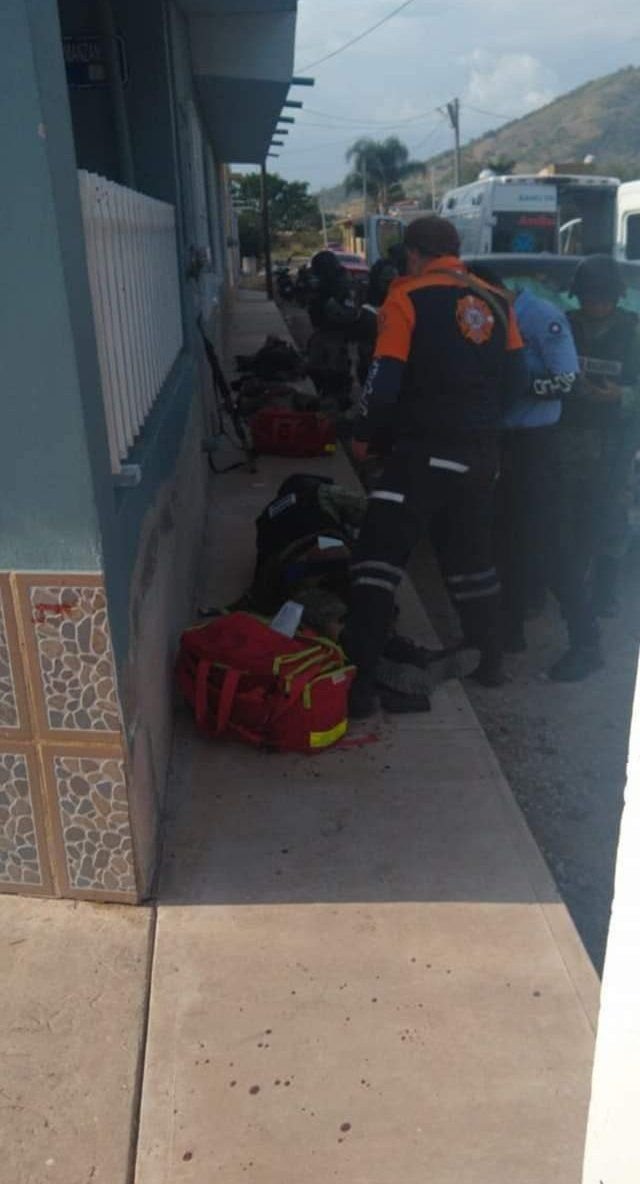 Un elemento muerto y cinco heridos fue el saldo de la emboscada del CJNG a las fuerzas de seguridad (Foto: Twitter/fernand17704066)