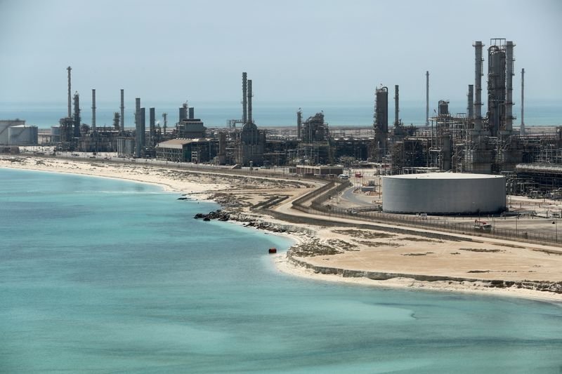 Vista general de la refinería y terminal petrolera Ras Tanura de Saudi Aramco en Arabia Saudita, 21 mayo 2018.
REUTERS/Ahmed Jadallah