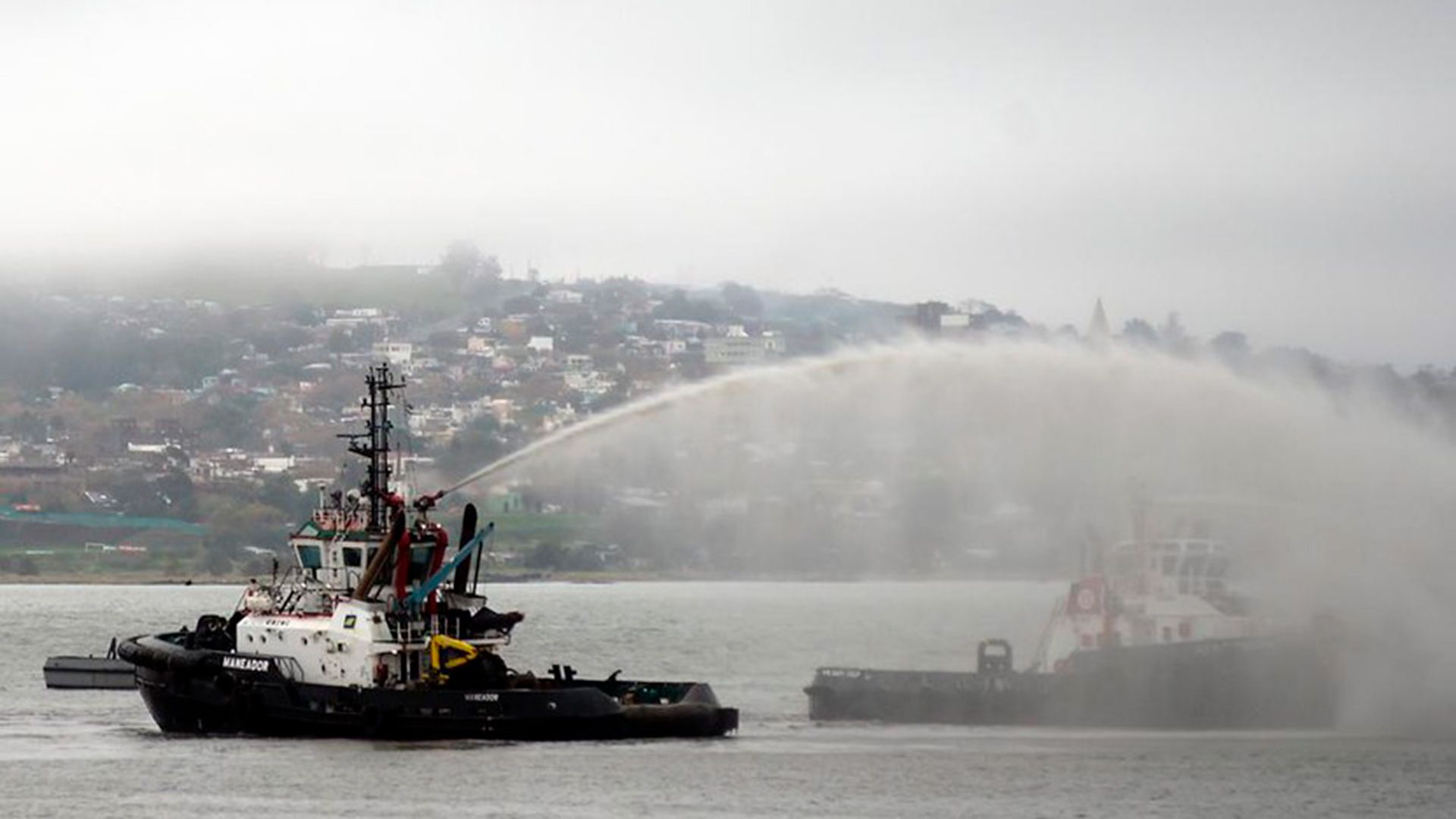 Incendio barco coreano Uruguay