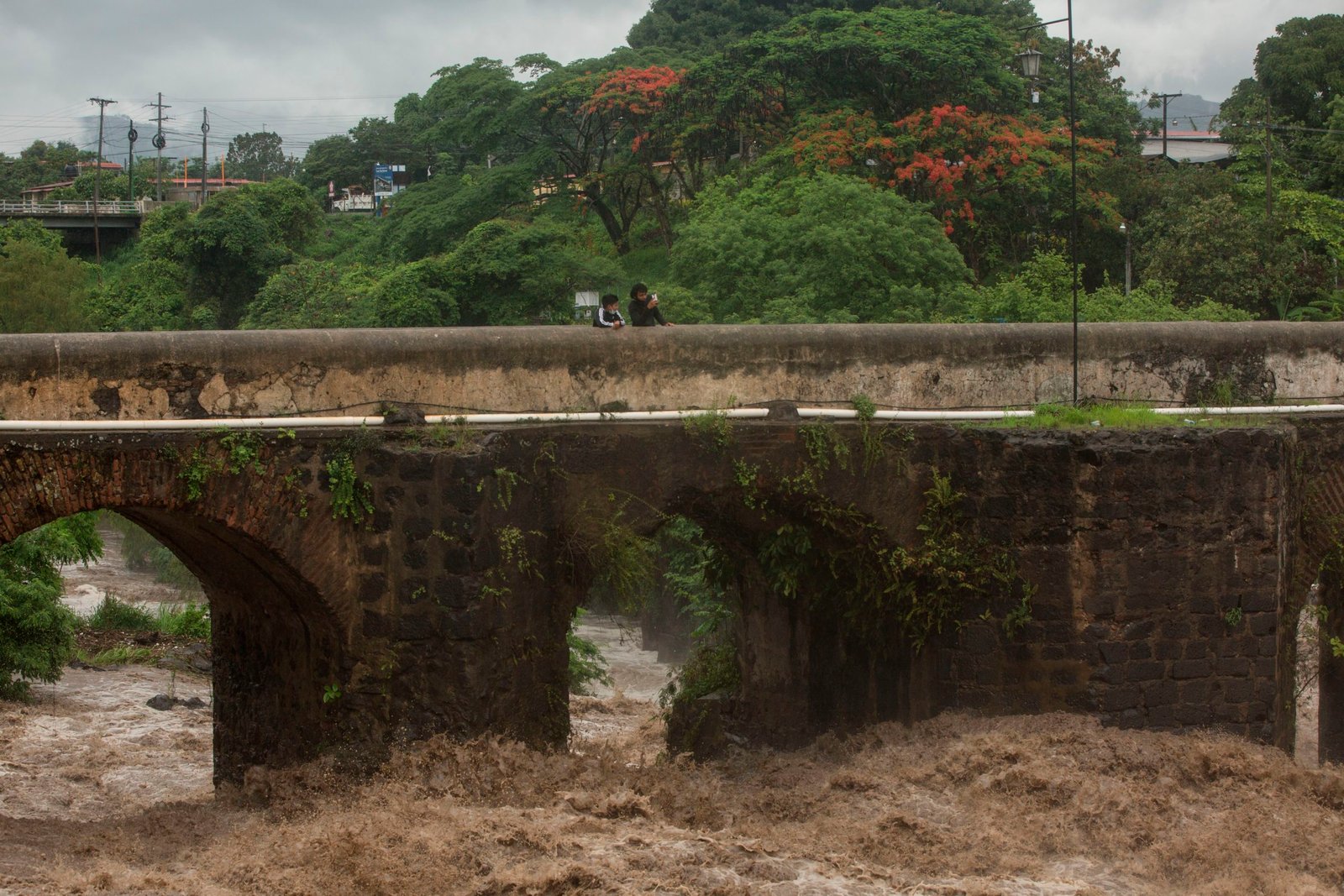 Vista de un puente sobre el río Los Esclavos en Cuilapa (Guatemala). EFE/Esteban Biba/Archivo
