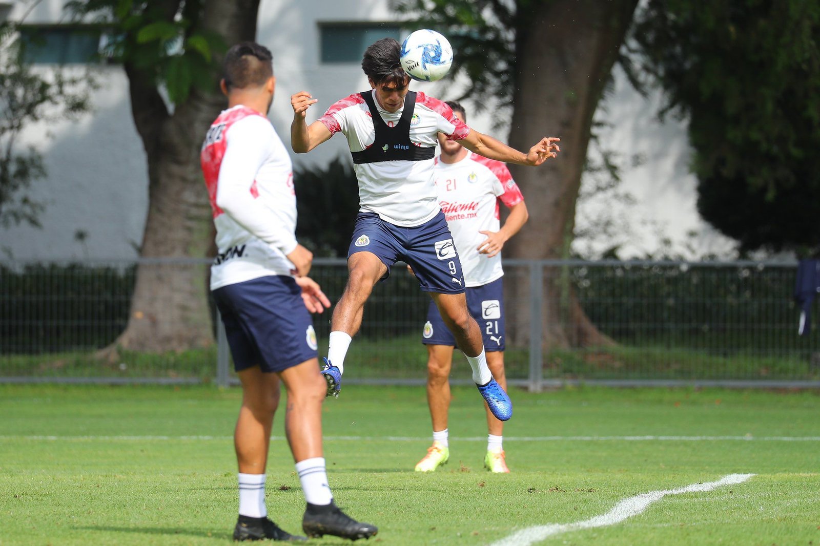 Ricardo Pelaez les dio la oportunidad de escoger si no querían participar en el certamen (Foto: Twitter/ @Chivas)