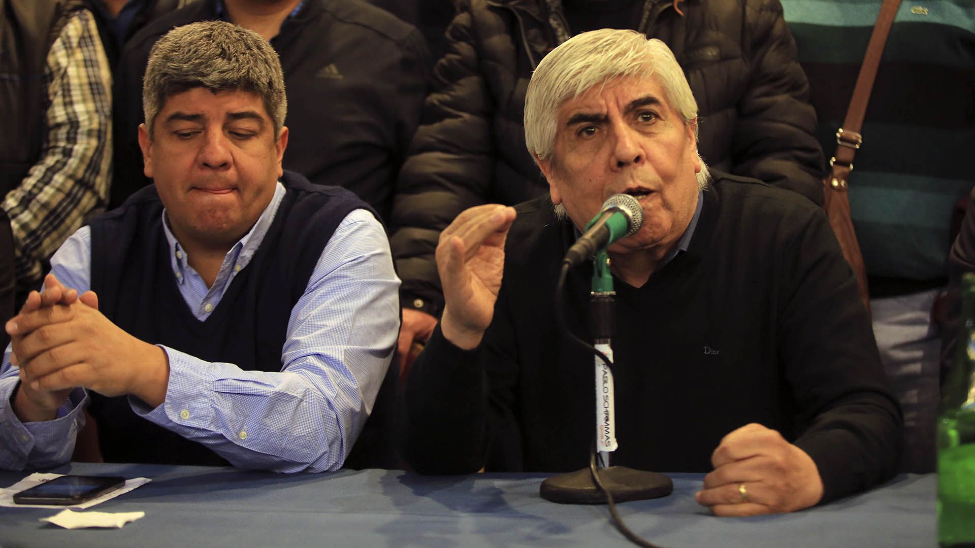 Pablo y Hugo Moyano hablan en una conferencia de prensa en el gremio Camioneros (Imagen de archivo: NA)