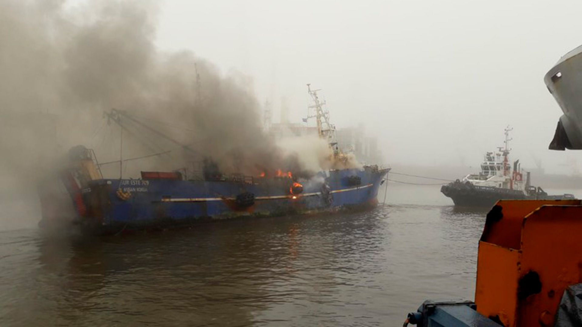 Incendio barco coreano Uruguay