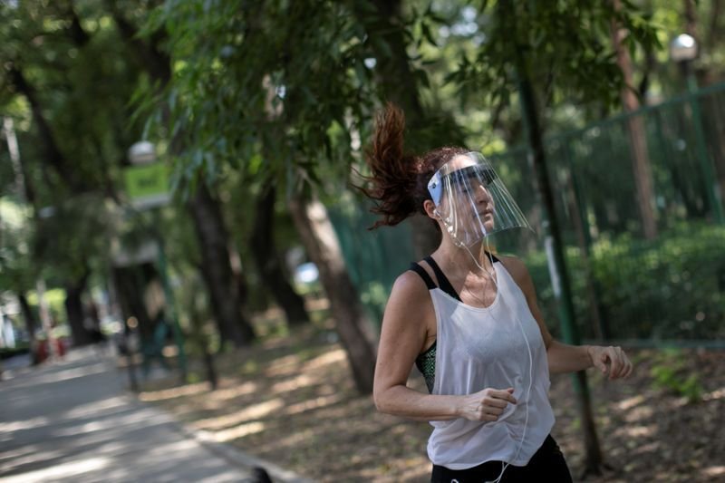 Por ahora, la gente puede asistir a parques públicos para realizar actividad deportiva. (Foto: Carlos Jasso/Reuters)