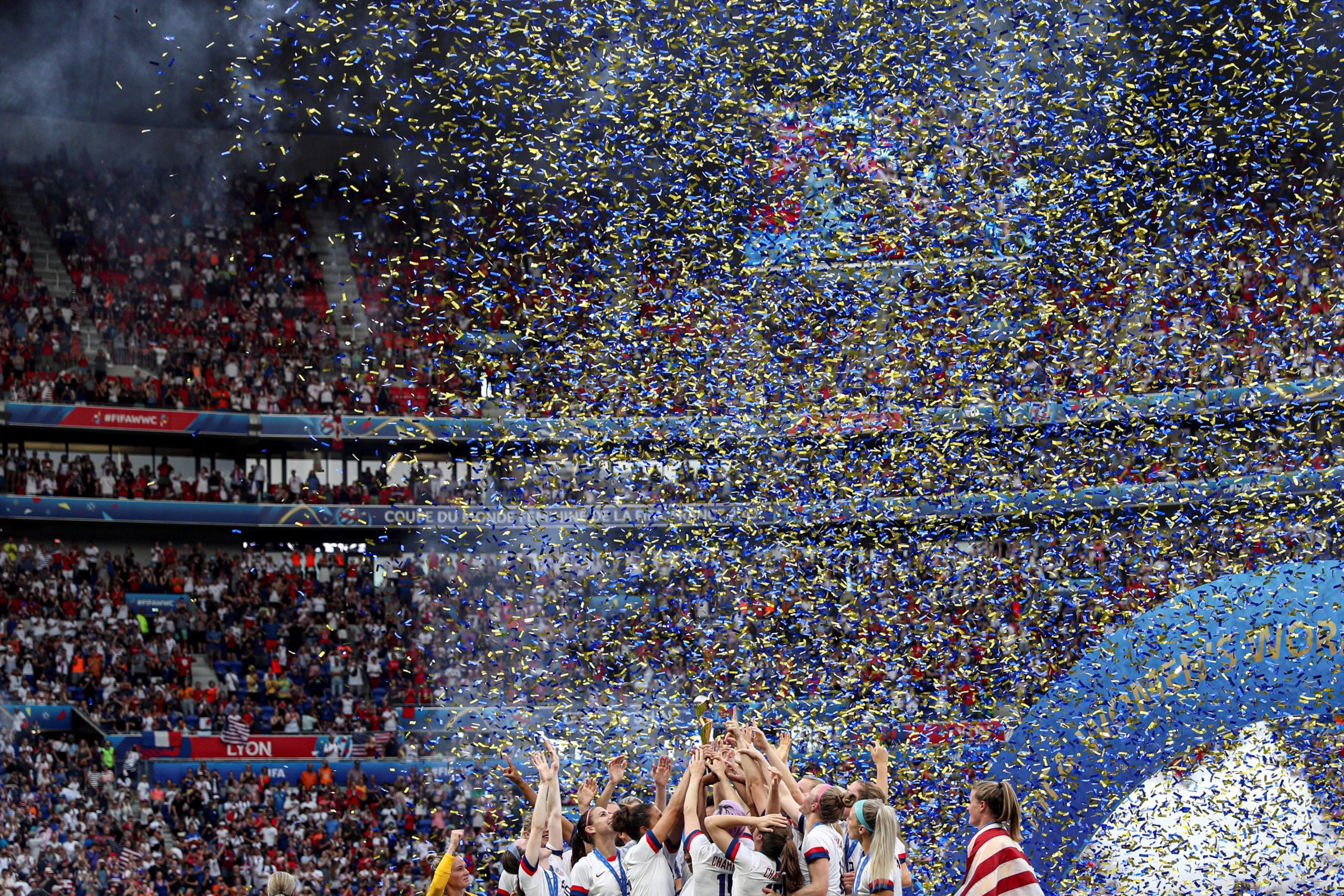 Las jugadoras de la selección estadounidense de fútbol celebran la victoria ante Holanda en la final de la Copa Mundial de la FIFA Femenina 2019, el 7 de julio de 2019, en Lyon (Francia). EFE/ Srdjan Suki/Archivo
