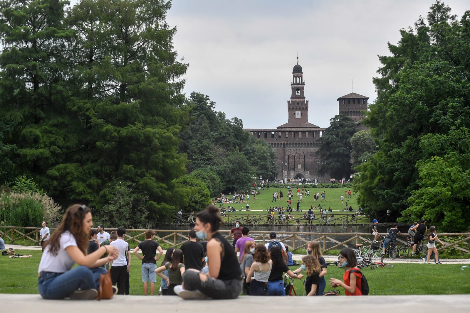 23/05/2020 23 May 2020, Italy, Milan: People spend teh weekend time at Sempione Park amid an easing of public life restrictions that were imposed to curb the spreading of coronavirus. Photo: Claudio Furlan/LaPresse via ZUMA Press/dpa
POLITICA INTERNACIONAL
Claudio Furlan/LaPresse via ZUMA / DPA