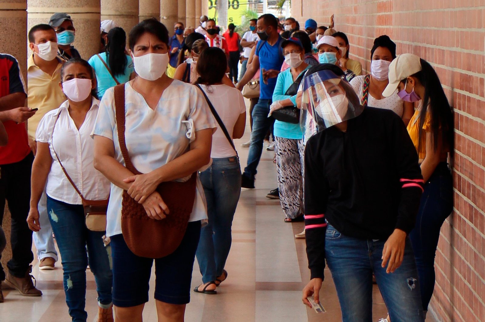 Vista de unas personas aglomeradas en Barranquilla (Colombia), EFE/Ricardo Maldonado Rozo/Archivo