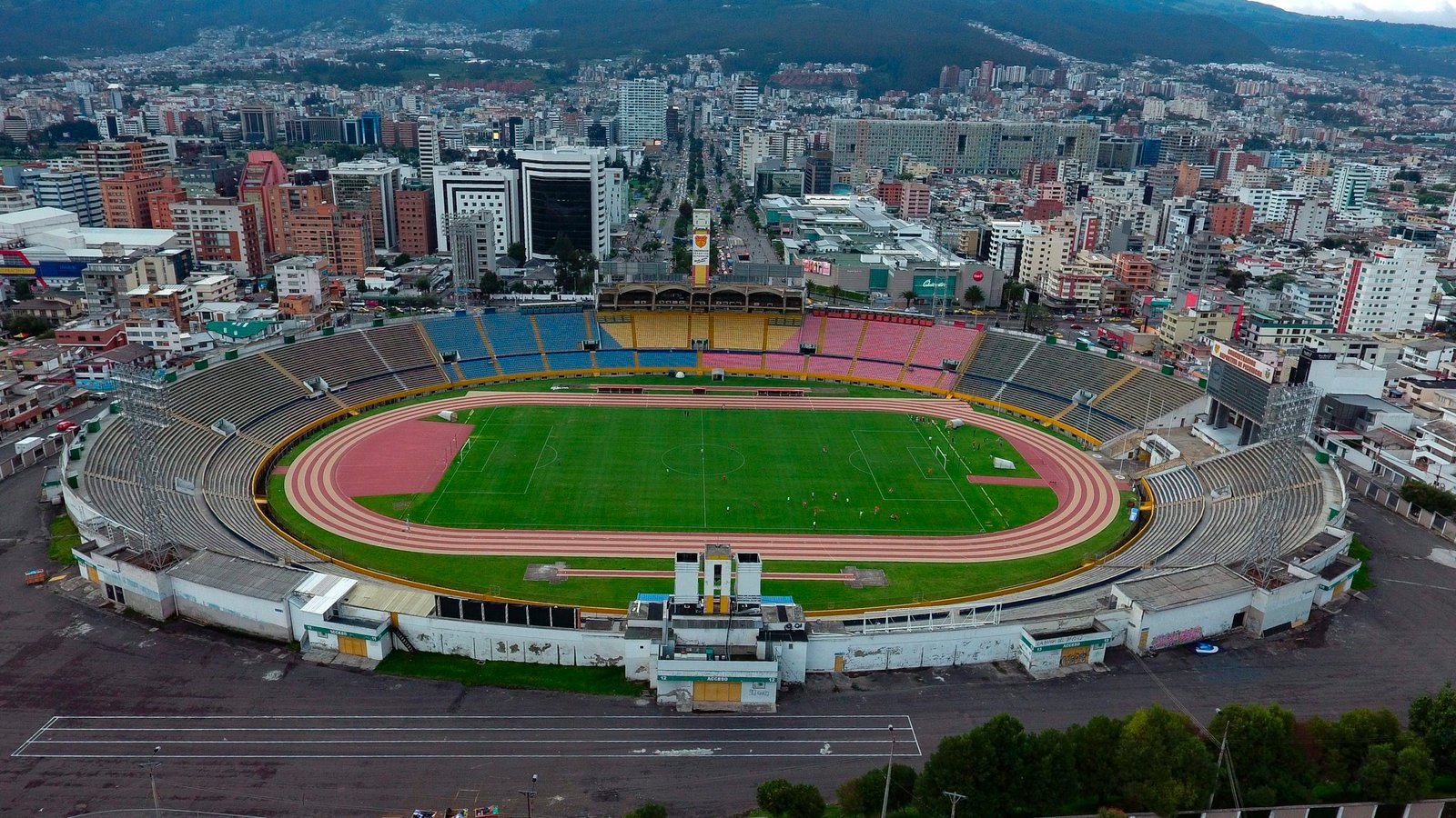 Vista aérea del Estadio Olímpico Atahualpa, en Quito (Ecuador). EFE/José Jácome/Archivo
