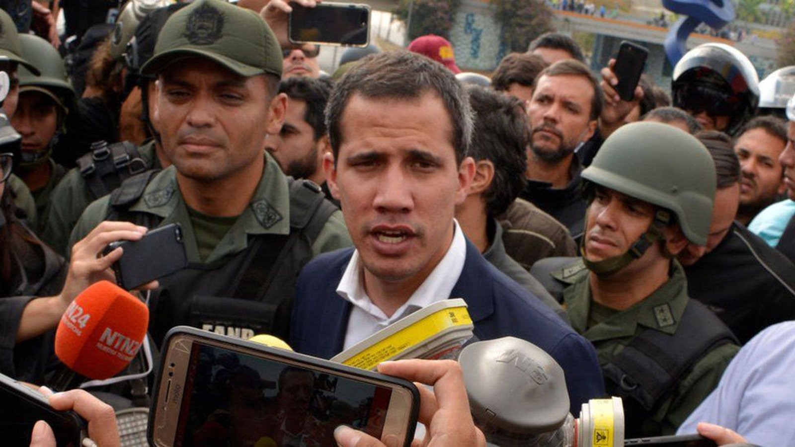 Militares-reconocieron-a-Juan-Guaido-como-si-comandante-en-Jefe-el-30A