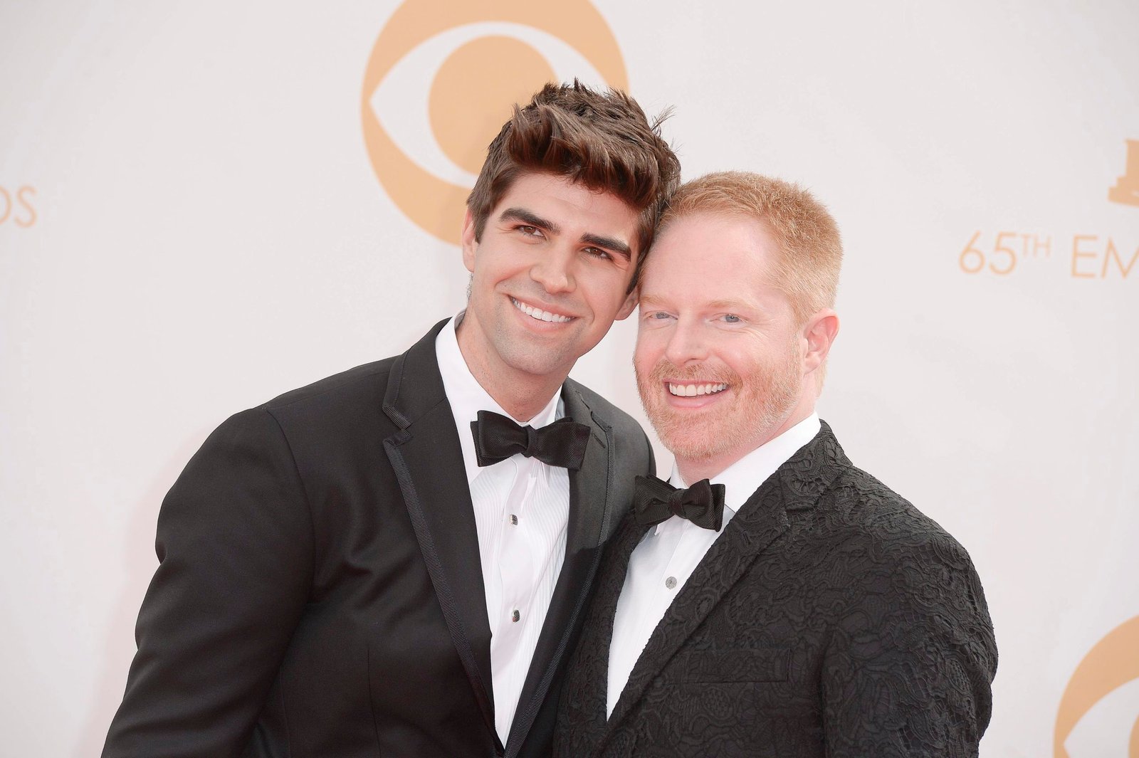 En la imagen un registro del actor estadounidense Jesse Tyler Ferguson (i) y su esposo, Justin Mikita (d), en Los Ángeles (California, EE.UU.). EFE/Mike Nelson/Archivo
