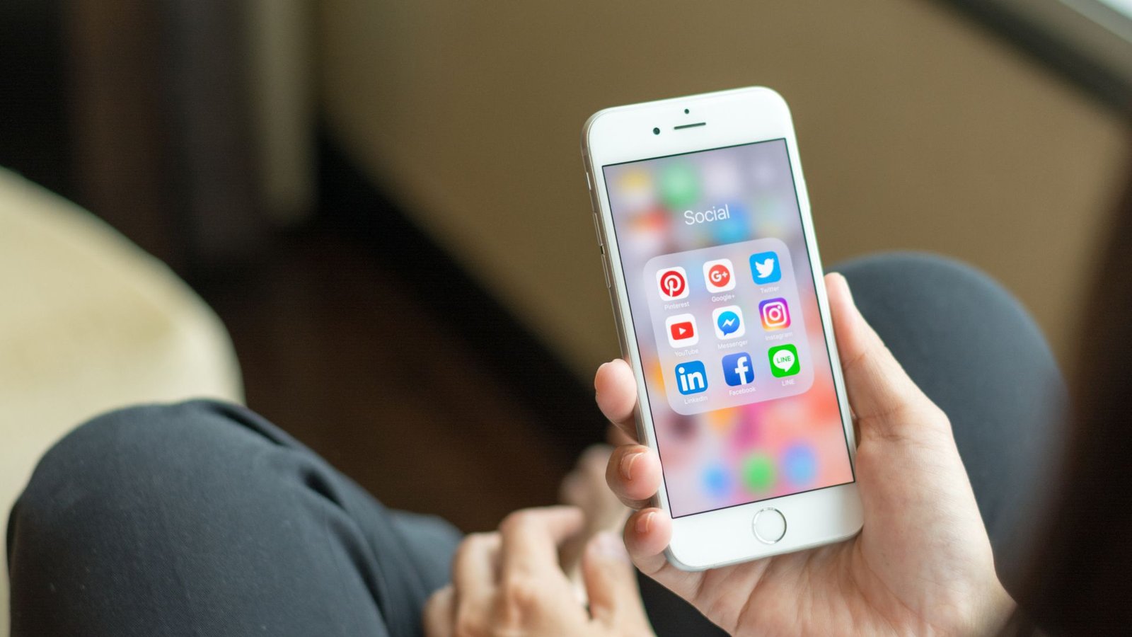 Facebook, Twitter, WhatsApp y ahora Instagram son algunos de los canales de comunicación que desarrolla el banco (Shutterstock)