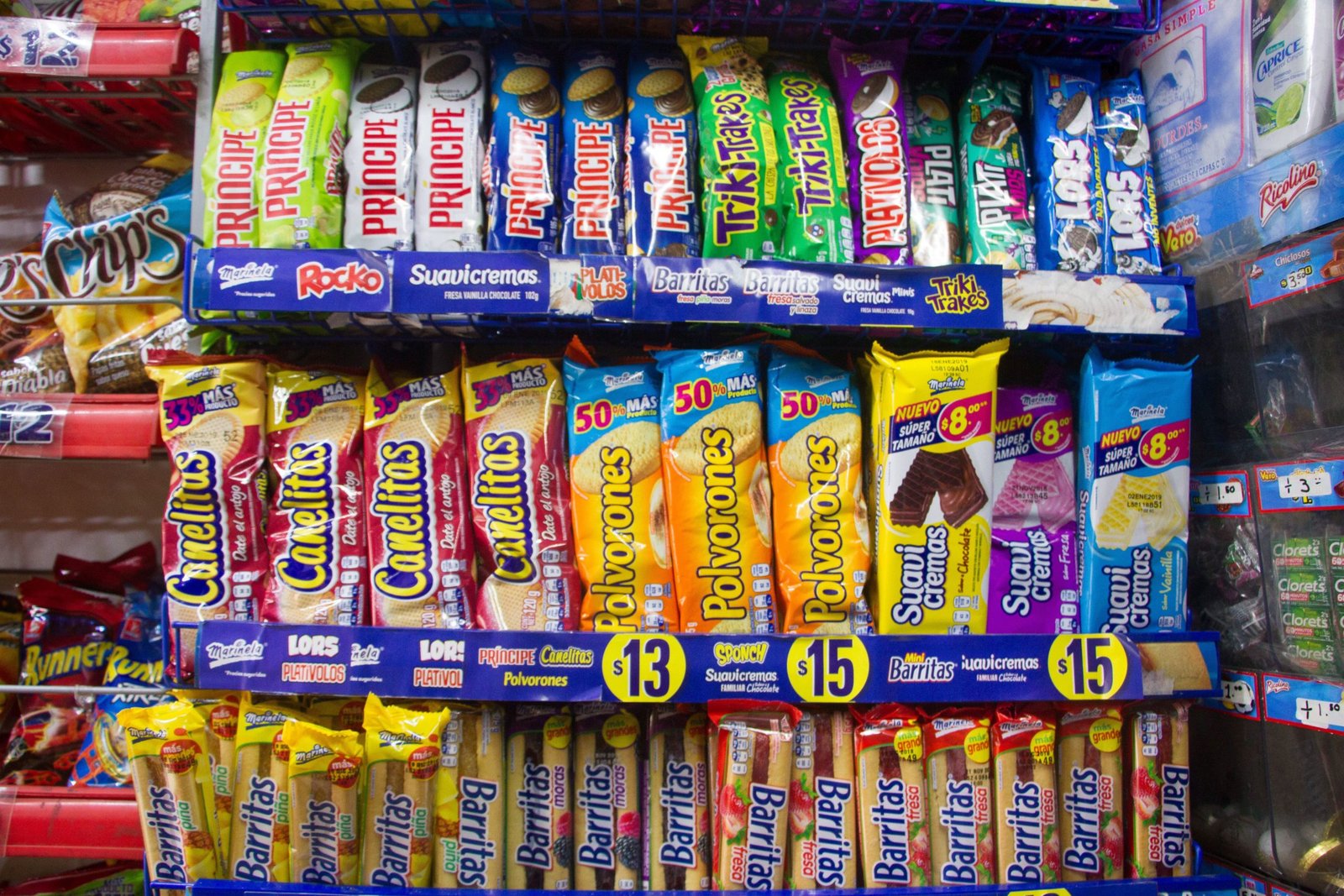 CIUDAD DE MÉXICO, 13AGOSTO2018.-  El impuesto a los productos chatarra, no ha impedido que los comsumidores sigan comiendo estos alimentos chatarra y la gente continue con sobrepeso obesidad y diabetes.
FOTO: VICTORIA VALTIERRA / CUARTOSCURO