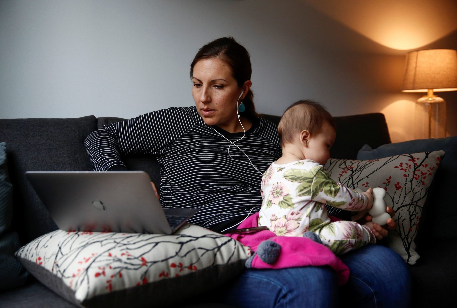 El día después de la pandemia de COVID-19, para muchos la normalidad será el teletrabajo. (REUTERS/Lindsey Wasson)