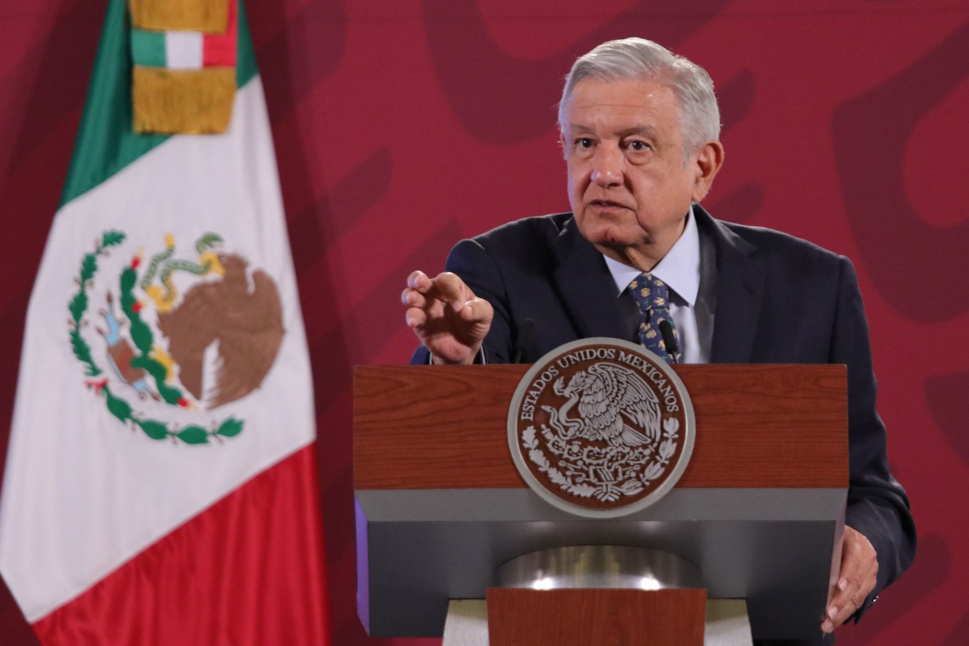 CIUDAD DE MÉXICO, 11JUNIO2020.- Andrés Manuel López Obrador, presidente de México, encabezó la conferencia de prensa matutina en compañía de Arturo Herrera, secretario de Hacienda y Créditos Público; Esteban Moctezuma Barragán, secretario de Educación Pública, y Leticia Ánimas, coordinadora nacional de Becas para el Bienestar Benito Juárez, para dar detalles de las modificaciones a la ley federal que permite a los menores de 18 años abrir cuentas bancarias para recibir las becas que el gobierno federal otorga.
FOTO: GALO CAÑAS /CUARTOSCURO.COM
