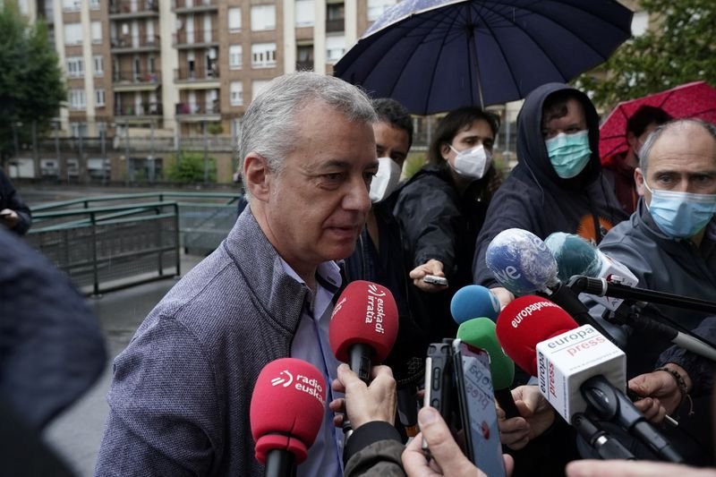 El lehendakari vasco, Íñigo Urkullu, se dirige a los medios el día de las elecciones vascas en Durango, Euskadi, España, el 12 de julio de 2020. REUTERS/Vincent West