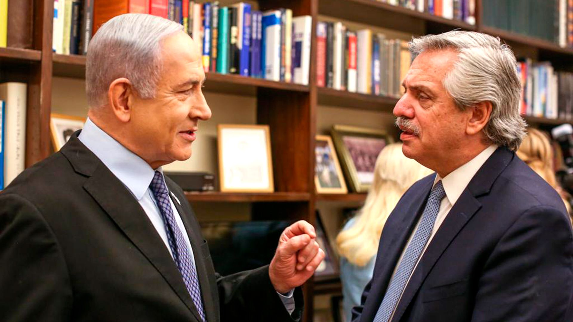 Benjamín Netanyahu y Alberto Fernández durante un almuerzo que compartieron en Israel