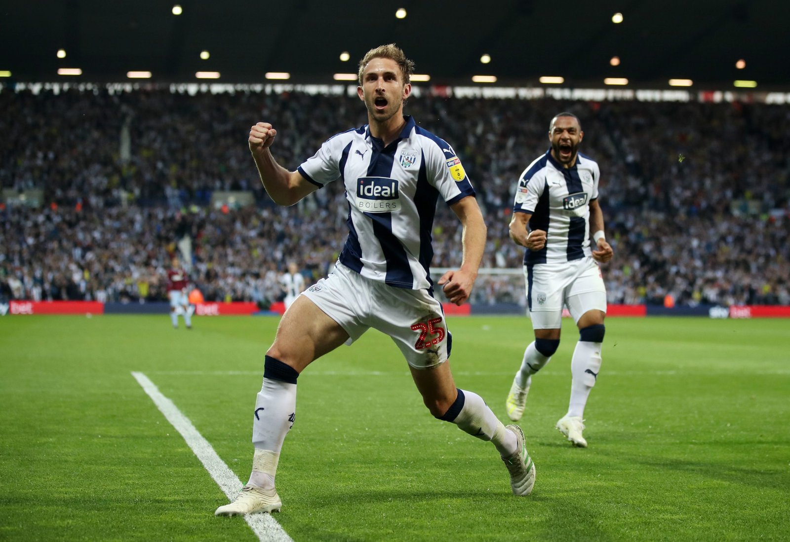 14 May 2019, England, West Bromwich: West Bromwich Albion's Craig Dawson (L) celebrates scoring his side's first goal during the English Sky Bet Championship semi final Second Leg soccer match between West Bromwich Albion and Aston Villa at The Hawthorns. Photo: Nick Potts/PA Wire/dpa