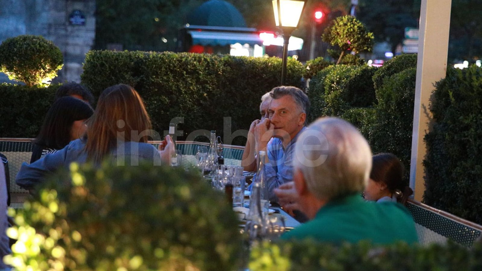 macri cenando en paris