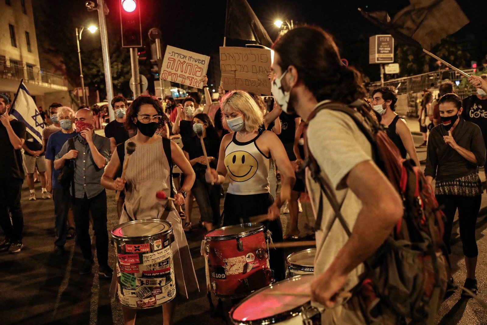 30/07/2020 30 July 2020, Israel, Jerusalem: People play the drums during an anti-government protest near Israeli Prime Minister Benjamin Netanyahu's residence in Jerusalem. Photo: Ilia Yefimovich/dpa
POLITICA INTERNACIONAL
Ilia Yefimovich/dpa
