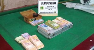 Importante allanamiento por “juego clandestino” en Intendente Alvear: Notificaron a 34 personas, secuestraron casi $ 2 millones de pesos, cheques, dólares y dos autos