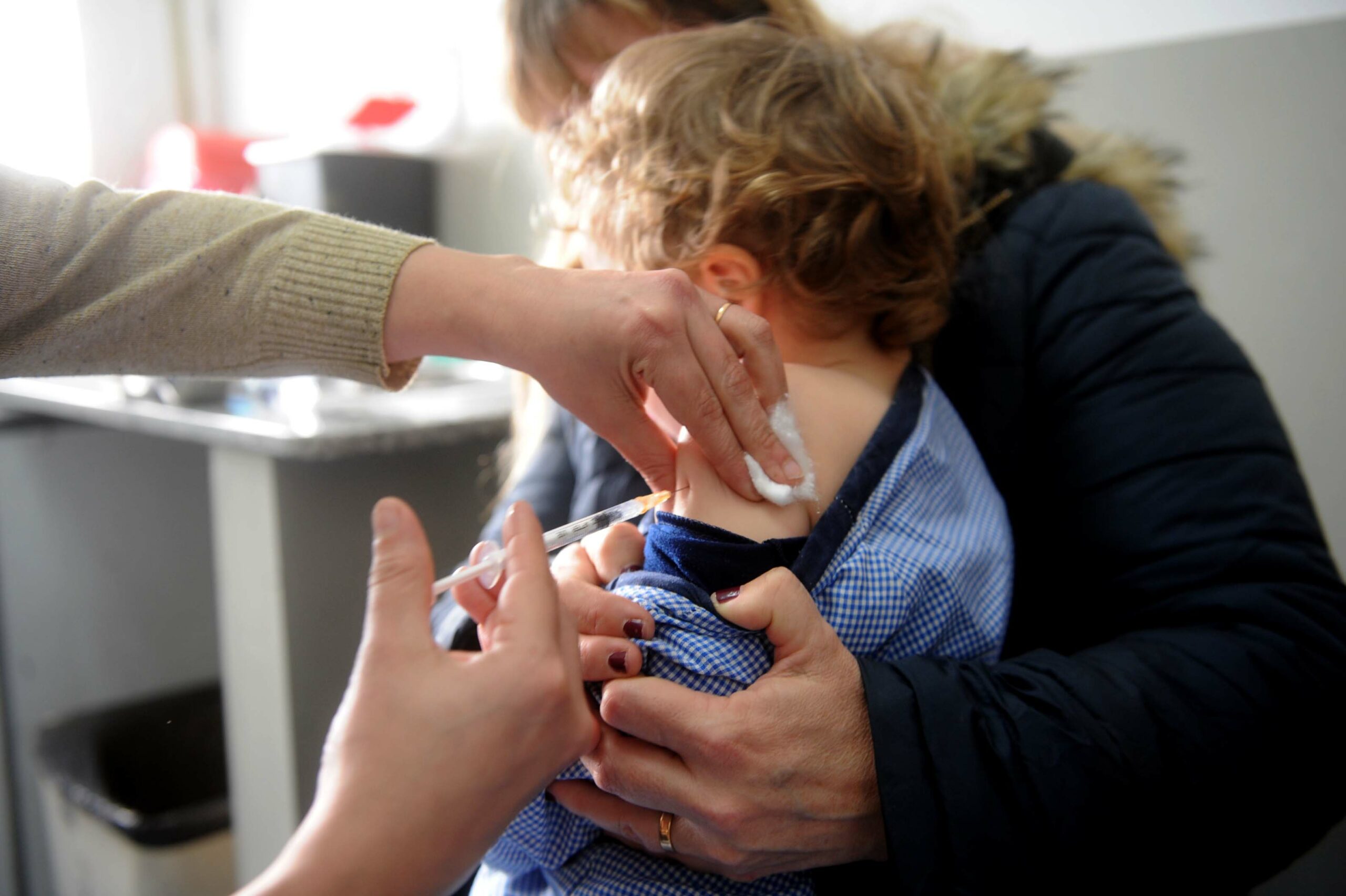 Empezaron a aplicar las dosis anticovid a bebés y chicos de 6 meses a 3 años en la provincia