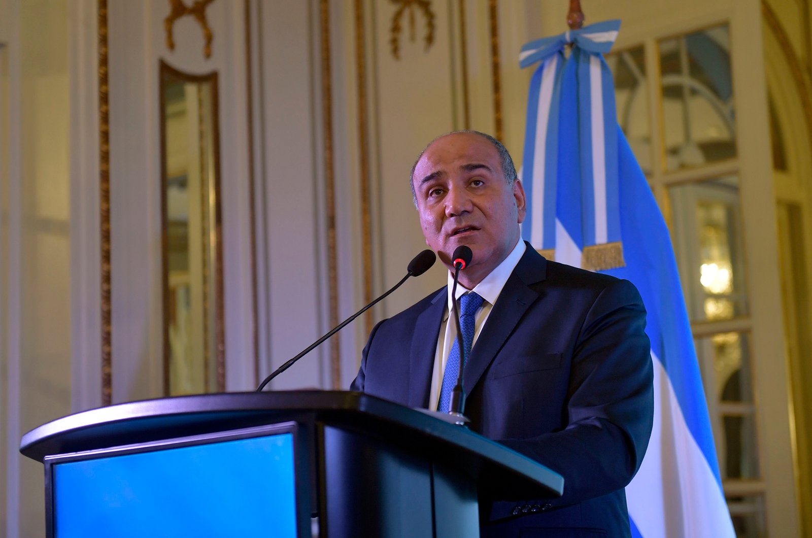 El jefe de Gabinete, Juan Manzur, sostuvo este viernes que "cambió la tendencia y ha habido acumulación de reservas"