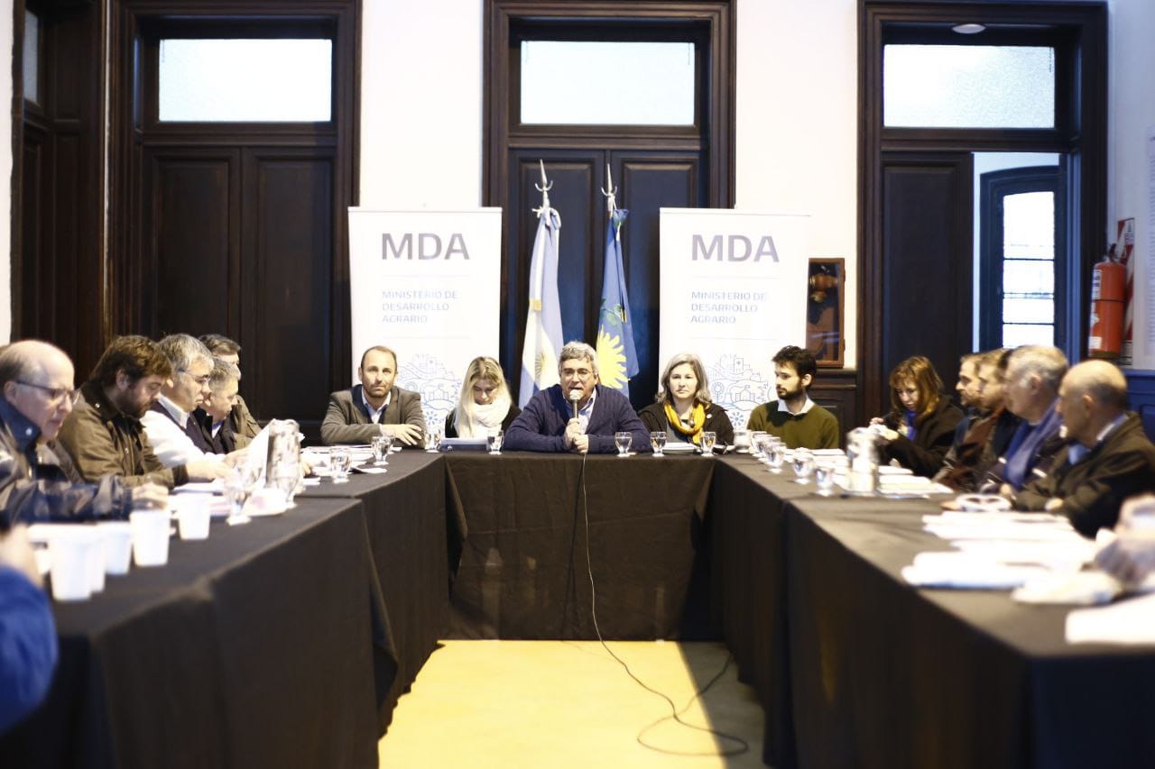 Javier Rodríguez encabeza la nueva reunión de la Mesa Lechera de la provincia de Buenos Aires. (Prensa MDA)