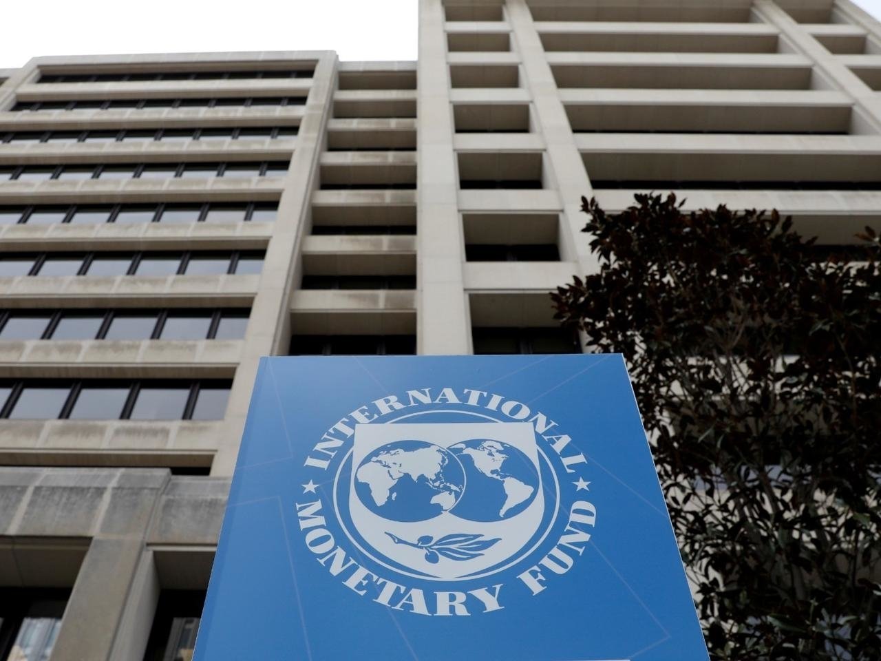 El FMI mejoró las proyecciones para Argentina y dice que trabaja “muy de cerca” con el Gobierno