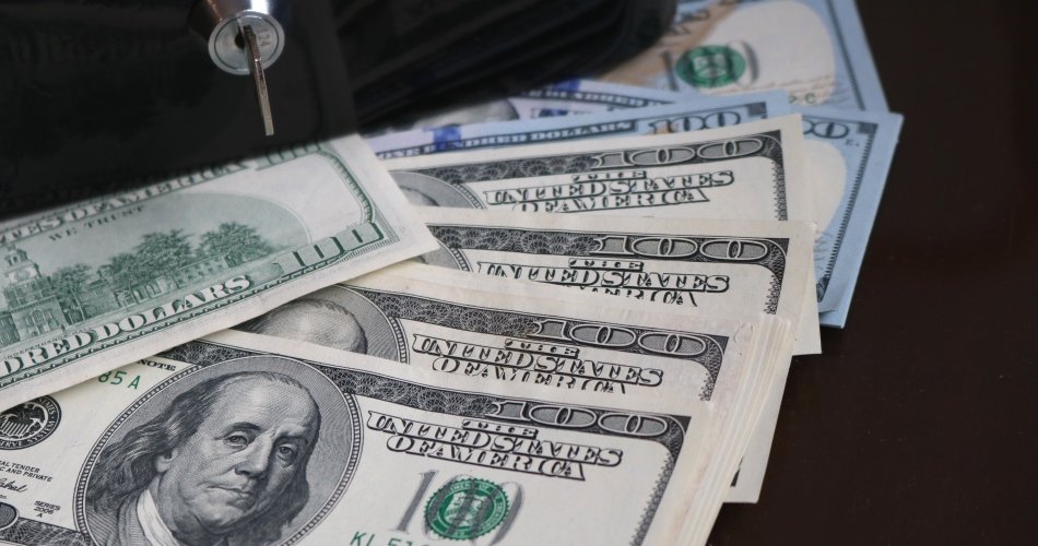 El blue saltó ocho pesos en la primera jornada del anuncio del "dólar Qatar"