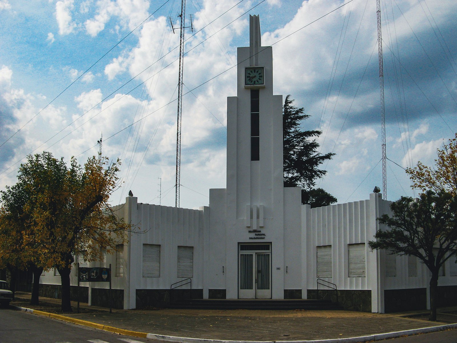 Saldungaray, con sus magníficas obras de Francisco Salamone, es uno de los 33 pueblos incluidos. (DIB)