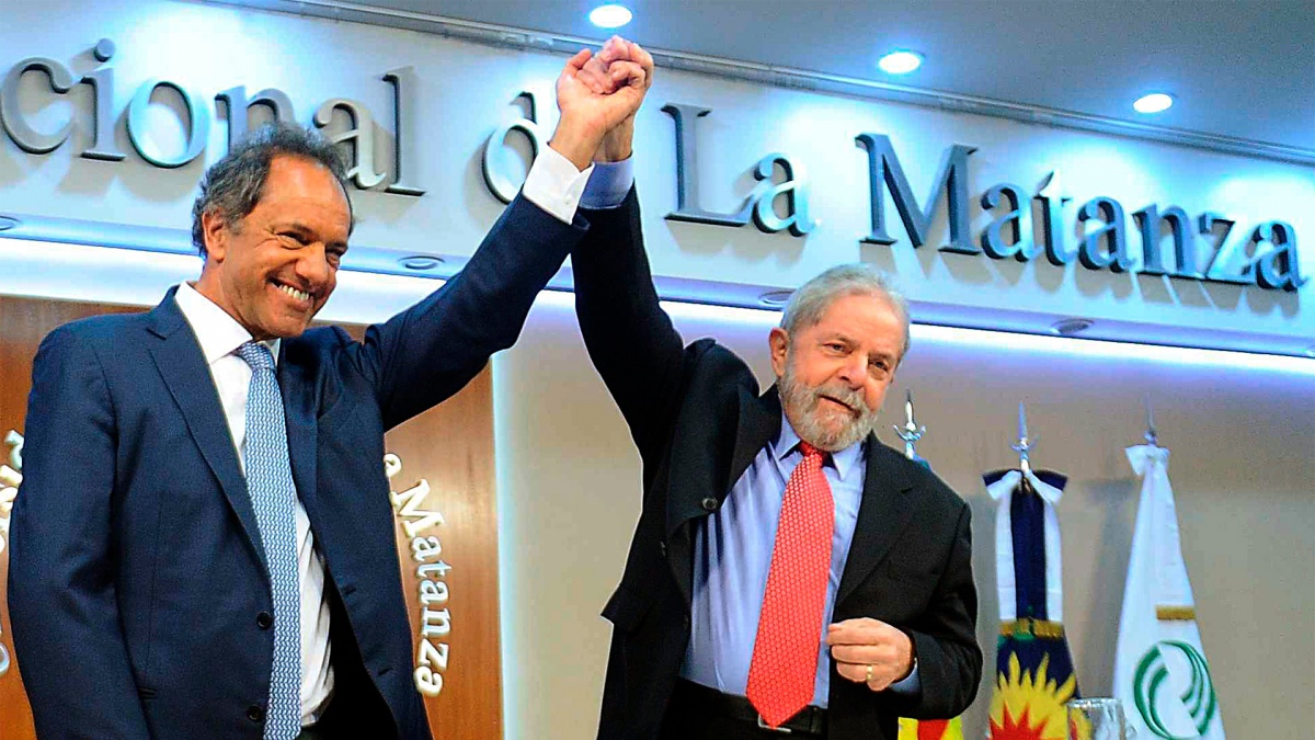 El embajador argentino en Brasil, Daniel Scioli junto al presidente Luiz Inácio Lula Da Silva.