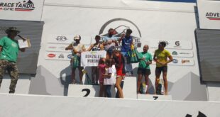 Diego Ruiz en el podio del Adventure Race Tandil 2024