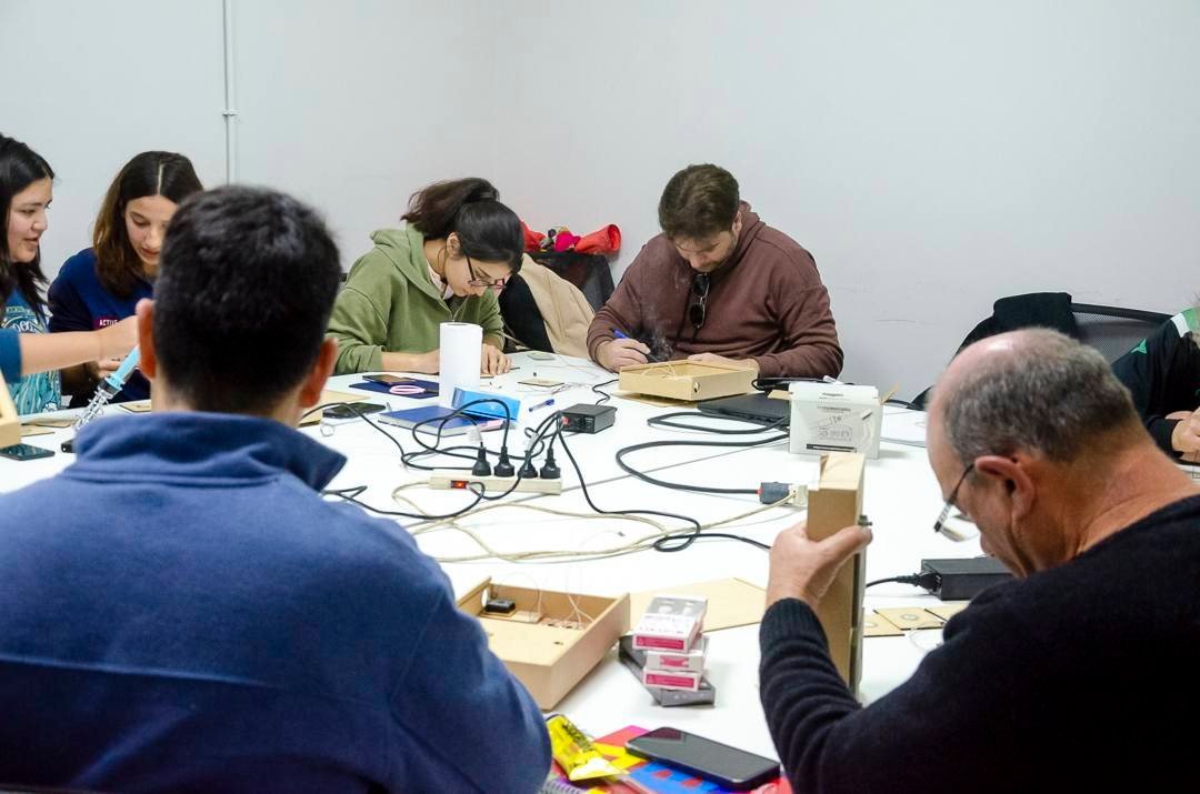 Primer encuentro del taller de arduino - Master News