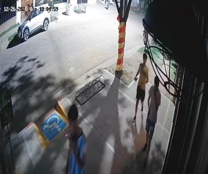Tres menores prendieron fuego a un canasto contenedor de basura ...