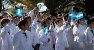 Emotivo acto en González Moreno: alumnos de cuarto grado realizaron la Promesa de Lealtad a la Bandera