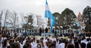 América homenajeó a la Bandera con un emotivo acto y la promesa de lealtad de los alumnos de cuarto grado