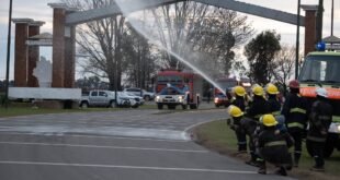 El Municipio acompañó la presentación de la nueva autobomba incorporada por Bomberos Voluntarios de Rivadavia