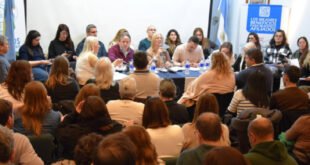 Docentes y estatales bonaerenses aceptaron una suba salarial del 7% en dos tramos