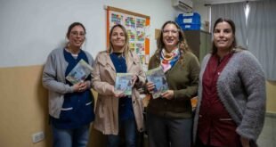 Más libros, más lecturas: acercan ejemplares de “Casas que flotan” a escuelas secundarias de América