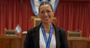 Ester Hermina fue distinguida como Vecina Destacada de Rivadavia tras consagrarse campeona mundial de hockey