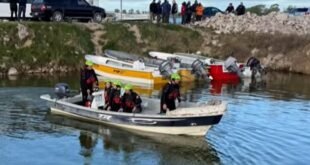 Tragedia en Laguna del Monte: cuatro hombres murieron ahogados tras el vuelco de una lancha y buscan a un quinto ocupante