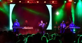 Amar Azul puso el broche de oro al 116° Aniversario de Rivadavia