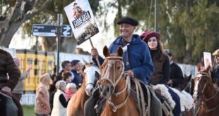La Cabalgata Cándido Mansilla llegó a González Moreno, su segunda parada