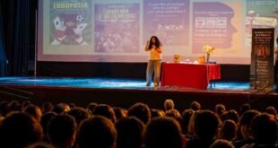 Más de 200 estudiantes participaron de charlas sobre ludopatía y tecnoadicciones en Rivadavia